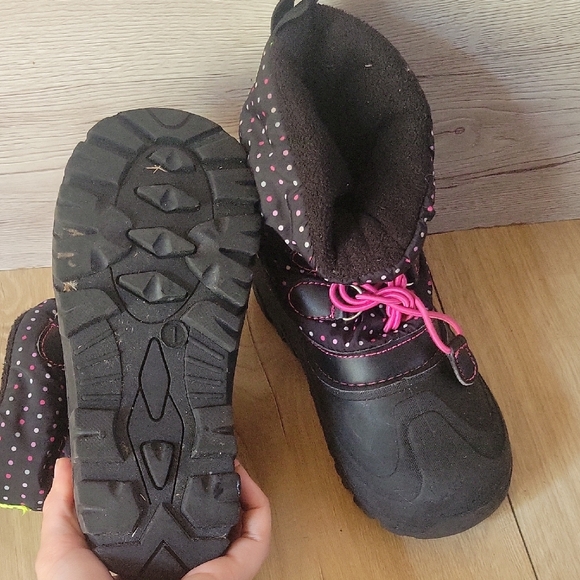 Stylish Black and Pink Kids Snow Boots - Picture 3 of 4